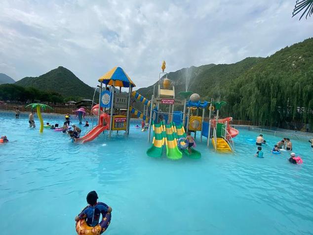 燕子湖水上乐园亲水场景