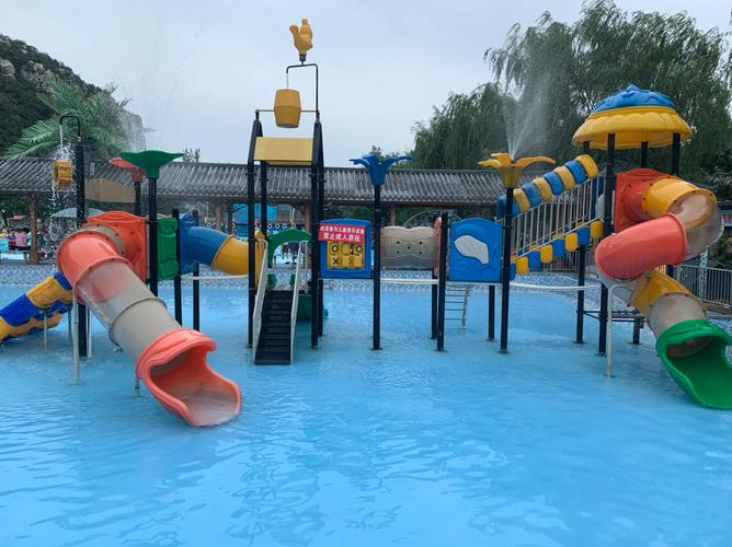 燕子湖水上乐园造浪池